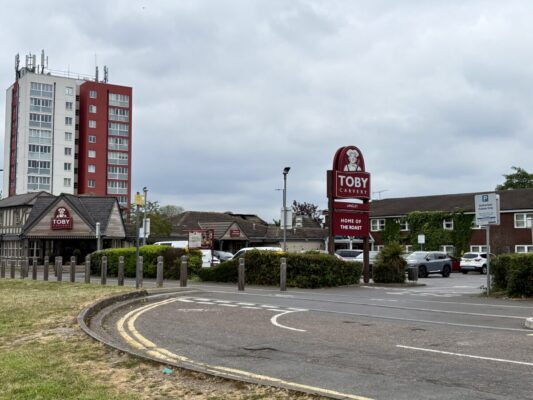 702バス利用時の目印になるToby Carvery