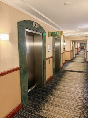 客室階のエレベーターホール