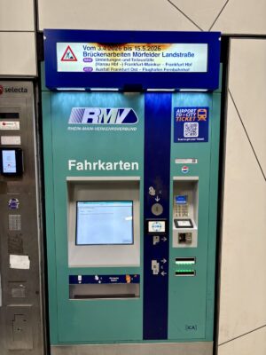 フランクフルト空港地域駅にあるRMV券売機