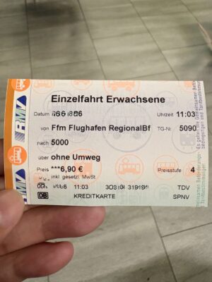 フランクフルト空港から市内ゾーン5000までのRMV紙チケット