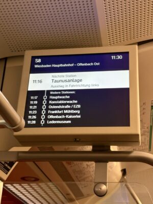 S-Bahn車内のHauptwacheとKonstablerwache方面表示