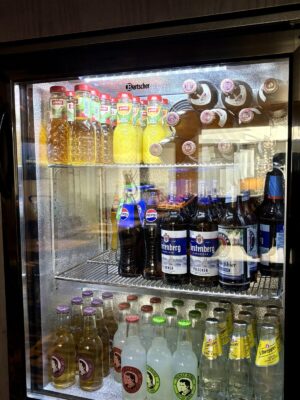 Westin Clubのビールとソフトドリンクが入った冷蔵庫