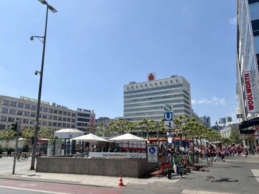 コンスタブラーヴァッヘ駅前のS-BahnとU-Bahn入口