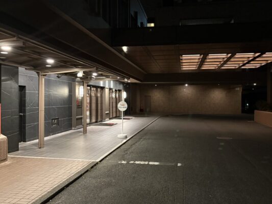 浜松マリオットホテルの夜の正面入口