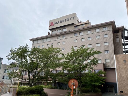 浜松マリオットホテルの昼の外観