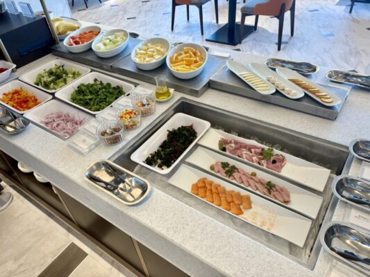 浜松マリオットホテルのロチェスター朝食のサラダと冷製料理
