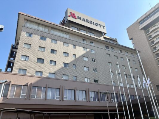 マリオットのサインが見える浜松マリオットホテルの外観