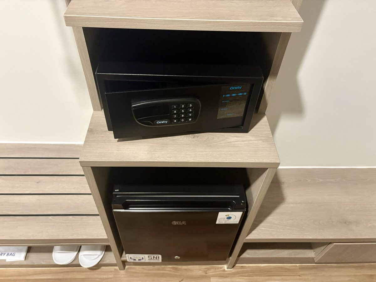 客室収納内のセーフティボックス