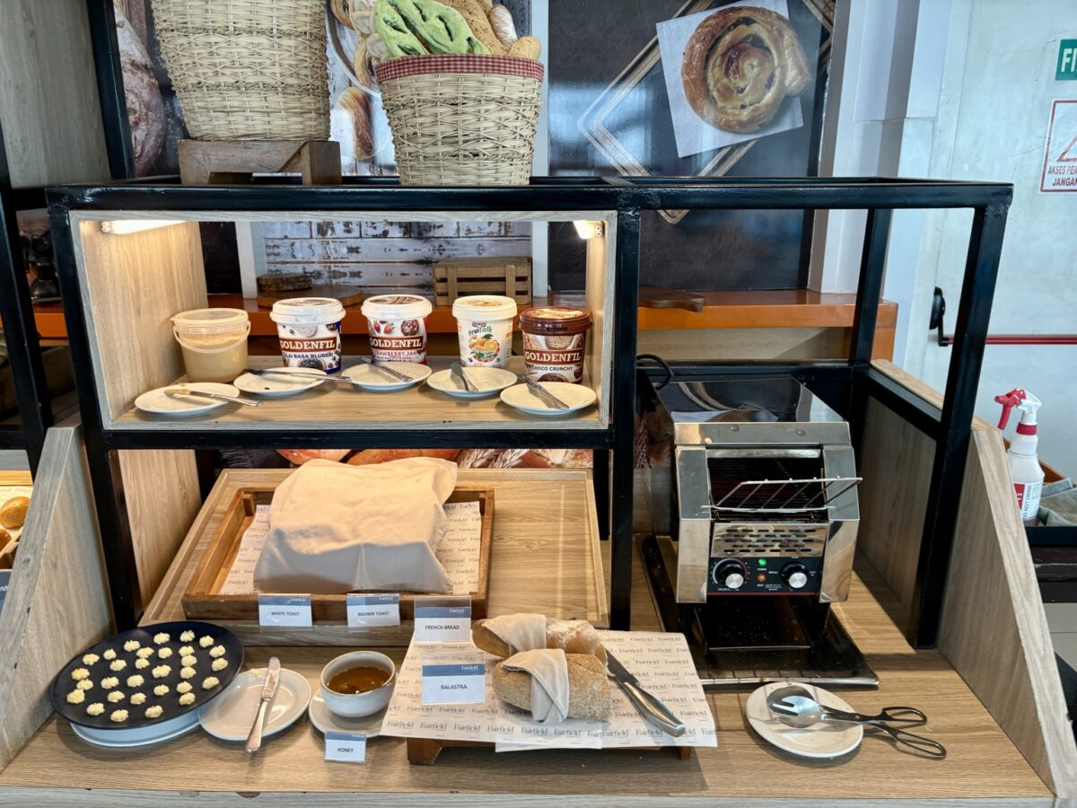 Kava Restaurantの朝食ビュッフェのパンコーナー