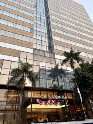 フォーポイントバイシェラトン・ジャカルタ・タムリンの正面入口