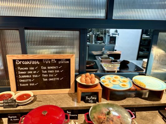 フォーポイントバイシェラトン・ジャカルタ・タムリンの朝食エッグステーション