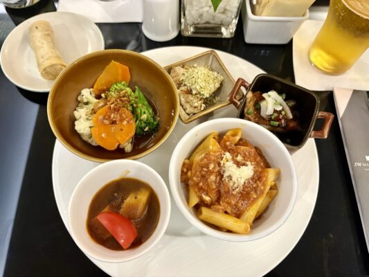 実際にエグゼクティブラウンジで取った夕食の一皿