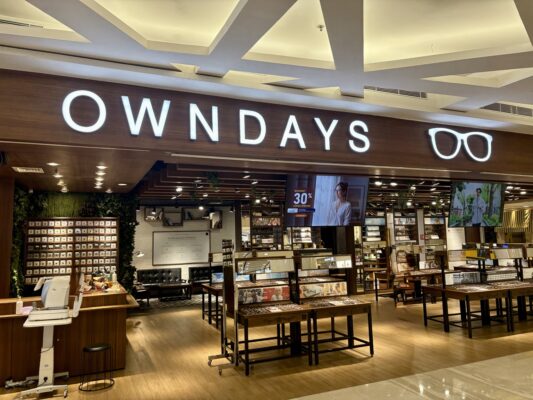 Tunjungan Plaza内のOWNDAYS店舗